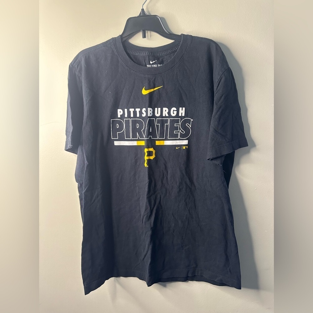 Unisex Size Medium Pittsburgh Pirates Baseball The Nike Tee Shirt